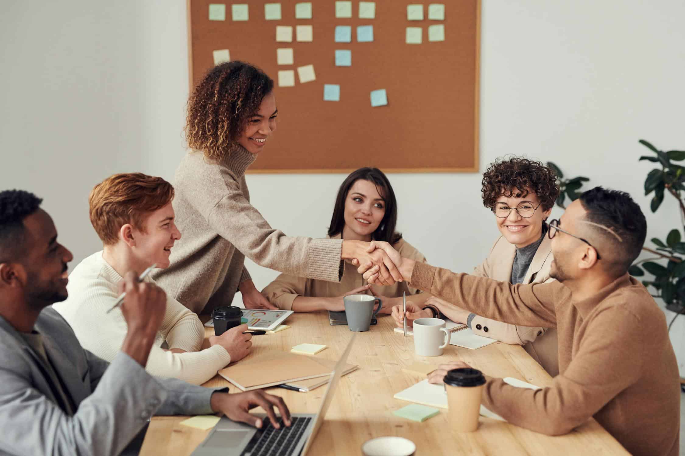 Why Your Fashion Brand's Job Descriptions Are Scaring Away the Best Candidates 2 Fashion recruiter having a conversation with a candidate