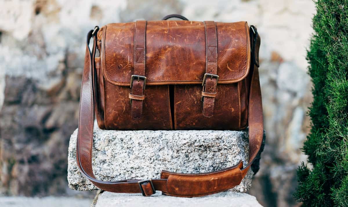 Accessories and Handbag Designer Hiring: 5 Key Mistakes 2 handbag designer hiring and small leather goods craftsmanship